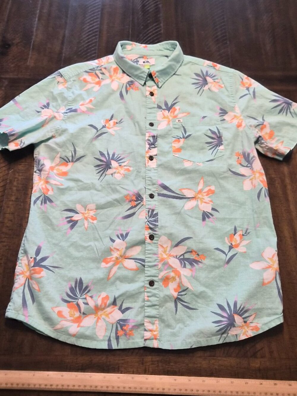Quiksilver Men's M White Blue Hawaiian Floral Short Sleeve Button-Up Shirt G854